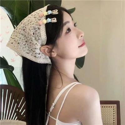 她背后的那双手